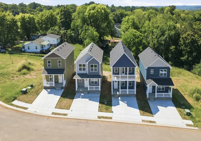 Photo 1 of Single family home for sale at 38 Dixon Dr, Clarksville, TN 37040 | MLS# 3593231 | Listing updated on 2026-09-16