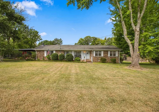 Photo 1 of Single family home for sale at 500 Skyline Dr S, Lewisburg, TN 37091 | MLS# 3547241 | Listing updated on 2026-09-16