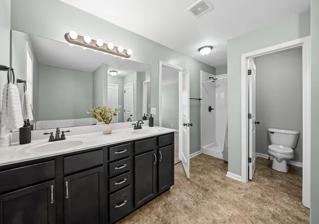 Photo 3 of Single family home for sale at 970 Dwight Eisenhower Way, Clarksville, TN 37042 | MLS# 3593765 | Listing updated on 2026-09-17