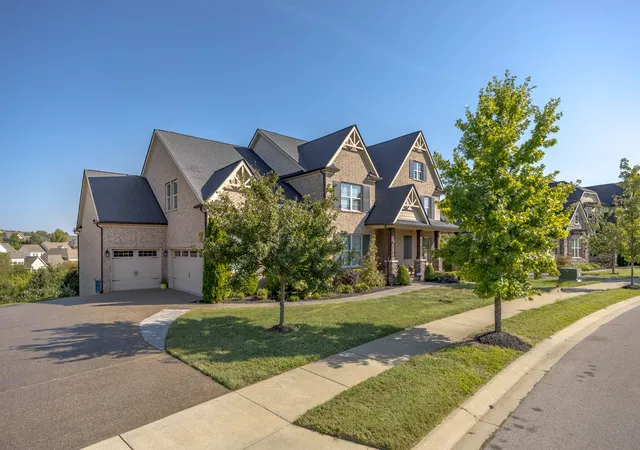 Photo 2 of Single family home for sale at 1006 Cumberland Valley Dr, Franklin, TN 37064 | MLS# 3592044 | Listing updated on 2026-09-22