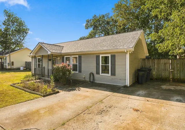Photo 2 of Single family home for sale at 613 Cedar Bnd Ln, La Vergne, TN 37086 | MLS# 3593837 | Listing updated on 2026-09-17