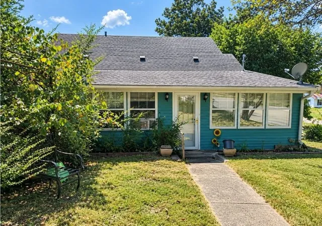 Photo 1 of Single family home for sale at 701 Hopkinsville St, Princeton, KY 42445 | MLS# 3593933 | Listing updated on 2026-09-17