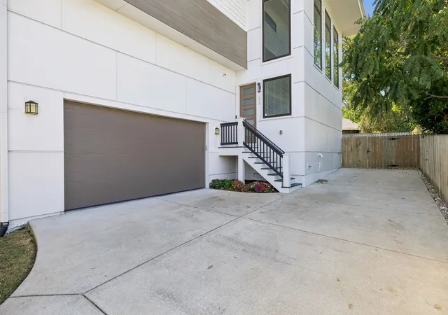 Photo 2 of Single family home for sale at 2807b W Kirkwood Ave, Nashville, TN 37204 | MLS# 3592852 | Listing updated on 2026-09-16