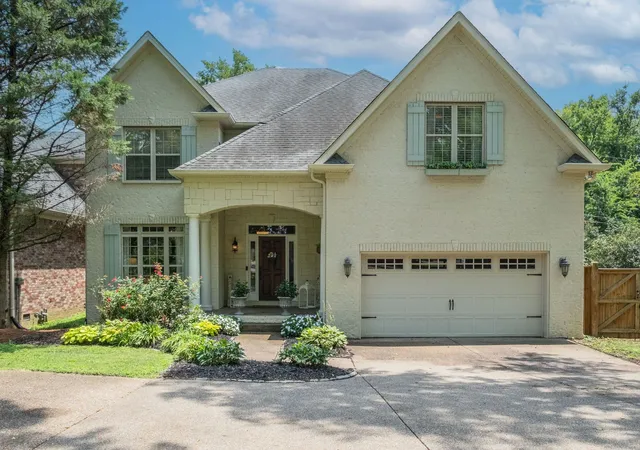 Townhouse for sale at 210b Page Rd, Nashville, TN 37205 | MLS# 3592788