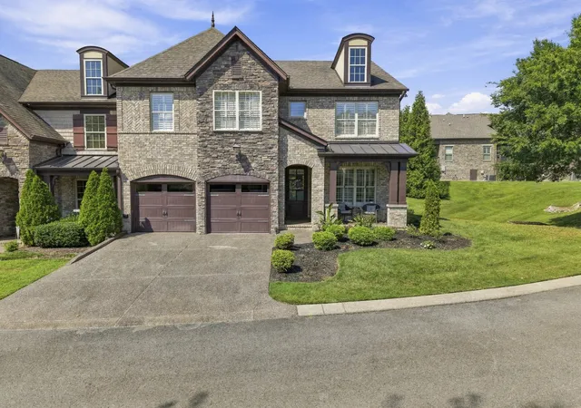 Photo 2 of Townhouse for sale at 118 Village Cir, Lebanon, TN 37087 | MLS# 3593592 | Listing updated on 2026-09-17