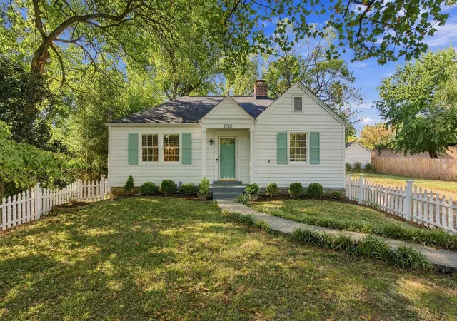 Photo 1 of Single family home for sale at 2722 Sharondale Ct, Nashville, TN 37215 | MLS# 3593870 | Listing updated on 2026-09-17