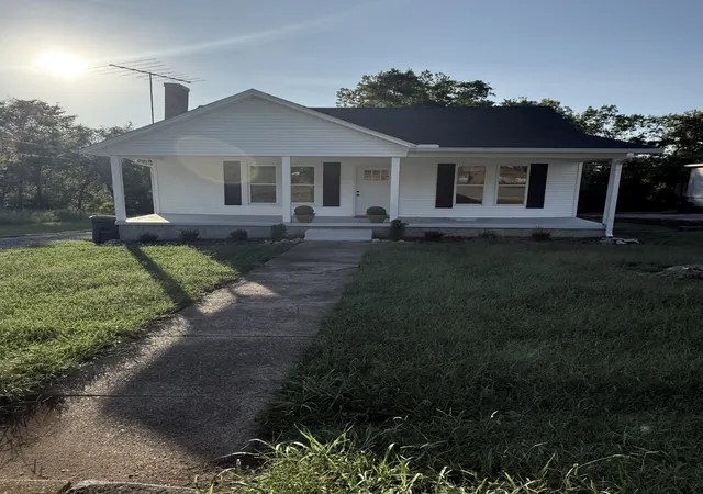 Photo 2 of Single family home for sale at 303 Broadway, Hartsville, TN 37074 | MLS# 3593006 | Listing updated on 2026-09-17