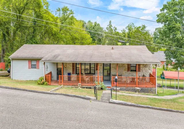 Photo 2 of Single family home for sale at 206 Wallace Dr, Fayetteville, TN 37334 | MLS# 3593794 | Listing updated on 2026-09-17