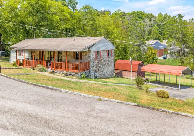 Photo 3 of Single family home for sale at 206 Wallace Dr, Fayetteville, TN 37334 | MLS# 3593794 | Listing updated on 2026-09-17