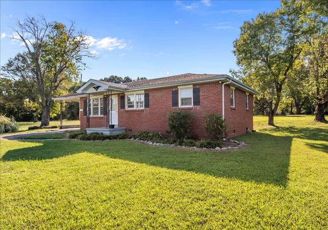 Photo 3 of Single family home for sale at 1179 Main St N, Tennessee Ridge, TN 37178 | MLS# 3593522 | Listing updated on 2026-10-06