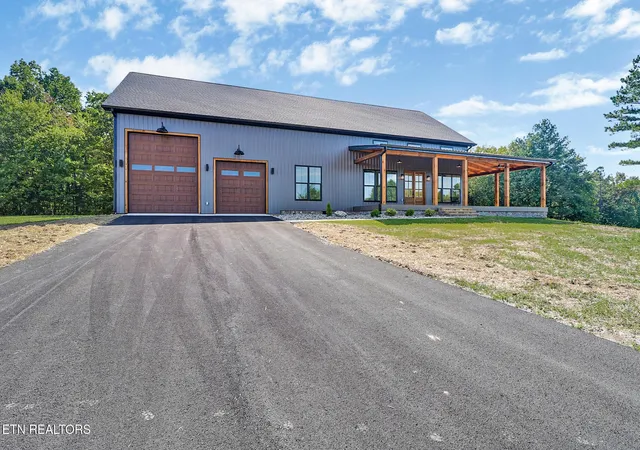 Photo 3 of Single family home for sale at 1301 Nichol Crk Dr, Jamestown, TN 38556 | MLS# 3592348 | Listing updated on 2026-09-30