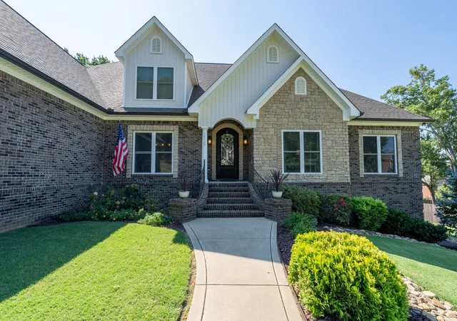 Photo 1 of Single family home for sale at 1725 Mayflower Dr, Columbia, TN 38401 | MLS# 3593828 | Listing updated on 2026-10-01