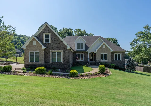 Photo 2 of Single family home for sale at 1725 Mayflower Dr, Columbia, TN 38401 | MLS# 3593828 | Listing updated on 2026-10-01