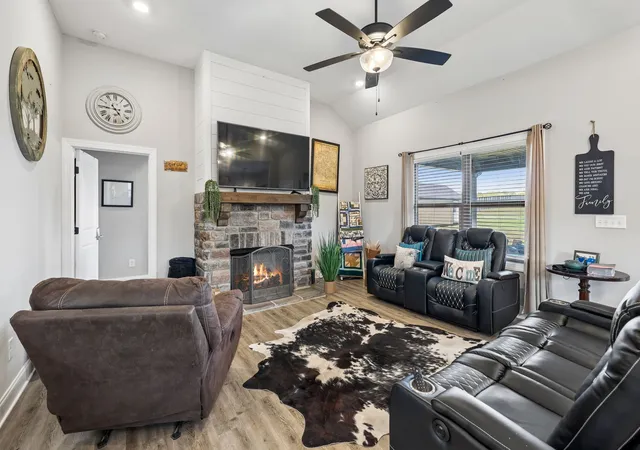 Photo 4 of Single family home for sale at 2743 W County Farm Rd, Springfield, TN 37172 | MLS# 3593075 | Listing updated on 2026-09-16