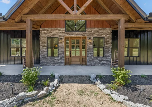 Photo 3 of Single family home for sale at 2961 Lick Crk Rd, Linden, TN 37096 | MLS# 3593226 | Listing updated on 2026-09-16