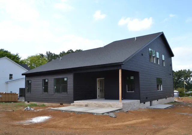 Photo 3 of Single family home for sale at 1509 Riggins Dr, Clarksville, TN 37042 | MLS# 3594241 | Listing updated on 2026-09-18