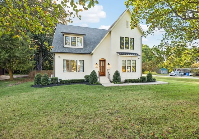 Photo 1 of Single family home for sale at 813 Hillsboro Rd, Franklin, TN 37064 | MLS# 3592808 | Listing updated on 2026-10-21