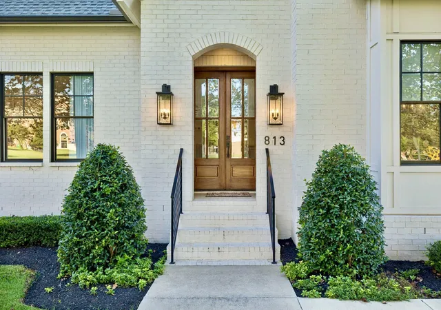 Photo 1 of Single family home for sale at 813 Hillsboro Rd, Franklin, TN 37064 | MLS# 3592808 | Listing updated on 2026-10-21