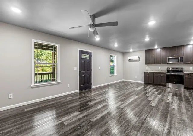 Photo 3 of Single family home for sale at 205 Cavender St, La Fayette, GA 30728 | MLS# 3592649 | Listing updated on 2026-09-28