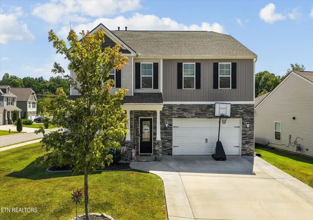 Photo 2 of Single family home for sale at 2894 Red Barn Rd, Knoxville, TN 37931 | MLS# 3592779 | Listing updated on 2026-09-16
