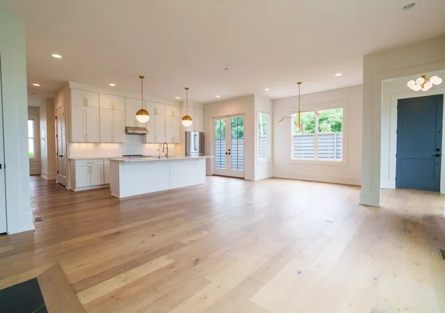 Photo 3 of Single family home for sale at 725 Park Cir, Nashville, TN 37205 | MLS# 3592955 | Listing updated on 2026-09-18