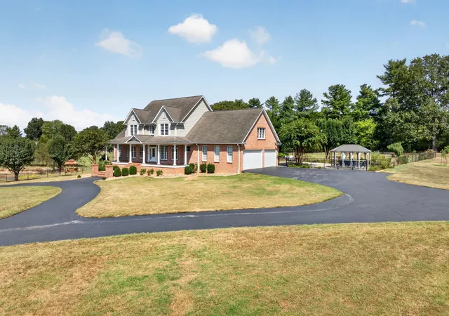 Photo 3 of Single family home for sale at 346 Parkway Rd, Tullahoma, TN 37388 | MLS# 3592909 | Listing updated on 2026-09-18