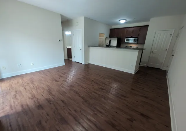 Listing Photo 5 - Condo for sale in building located at 7009 Lenox Vlg Dr, Nashville, TN 37211 - Unit #202