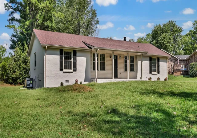 Photo 3 of Single family home for sale at 803 Laurel Dr, Clarksville, TN 37043 | MLS# 3592958 | Listing updated on 2026-09-16