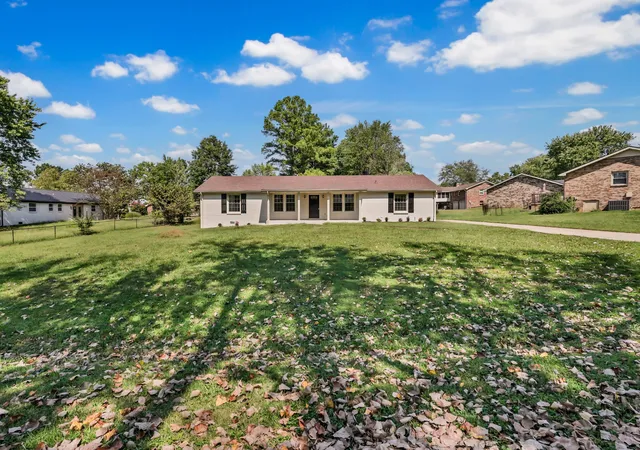 Photo 3 of Single family home for sale at 803 Laurel Dr, Clarksville, TN 37043 | MLS# 3592958 | Listing updated on 2026-09-16