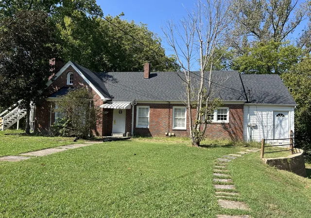 Photo 1 of Single family home for sale at 107 Washington Ave, Camden, TN 38320 | MLS# 3592999 | Listing updated on 2026-09-29