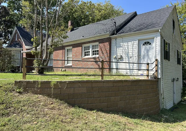 Photo 3 of Single family home for sale at 107 Washington Ave, Camden, TN 38320 | MLS# 3592999 | Listing updated on 2026-09-29