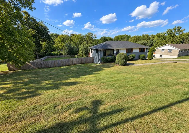 Photo 2 of Single family home for sale at 909 N Graycroft Ave, Madison, TN 37115 | MLS# 3592976 | Listing updated on 2026-09-17