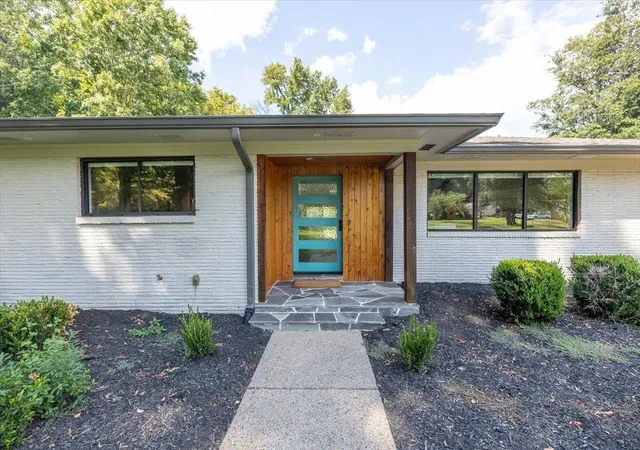 Photo 2 of Single family home for sale at 5170 Cole Rd, Memphis, TN 38117 | MLS# 3592964 | Listing updated on 2026-09-17