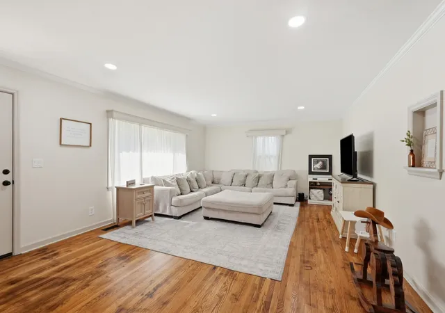 Photo 3 of Single family home for sale at 107 Oak St, Sparta, TN 38583 | MLS# 3593013 | Listing updated on 2026-09-16