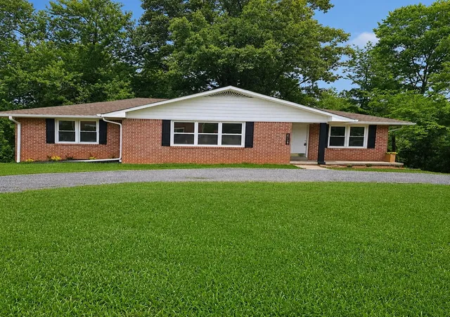 Photo 1 of Single family home for sale at 250 East 16th St, Cookeville, TN 38501 | MLS# 3593017 | Listing updated on 2026-09-16