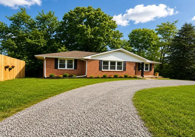 Photo 2 of Single family home for sale at 250 East 16th St, Cookeville, TN 38501 | MLS# 3593017 | Listing updated on 2026-09-16
