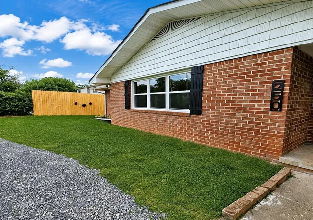 Photo 3 of Single family home for sale at 250 East 16th St, Cookeville, TN 38501 | MLS# 3593017 | Listing updated on 2026-09-16