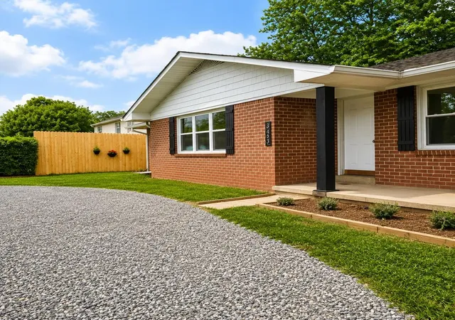Photo 3 of Single family home for sale at 250 East 16th St, Cookeville, TN 38501 | MLS# 3593017 | Listing updated on 2026-09-16