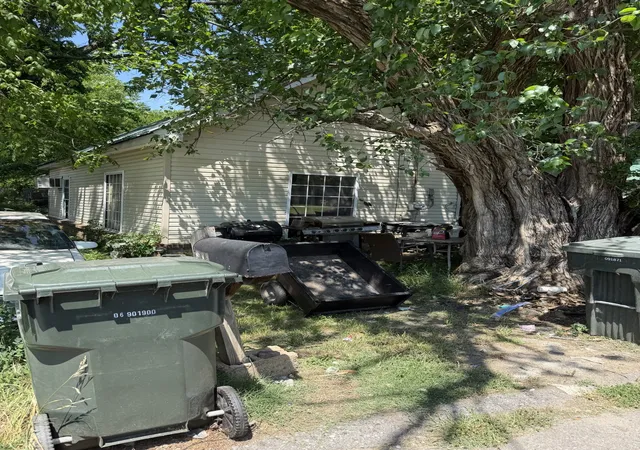 Photo 2 of Single family home for sale at 304 20th Avenue E, Springfield, TN 37172 | MLS# 3593052 | Listing updated on 2026-09-16