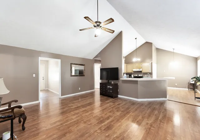 Photo 3 of Single family home for sale at 227 Buttonwood Dr, Jackson, TN 38305 | MLS# 3593157 | Listing updated on 2026-09-18