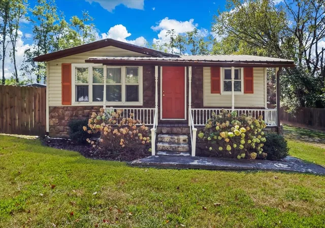 Photo 1 of Single family home for sale at 401 Orange St, Scottsville, KY 42164 | MLS# 3593117 | Listing updated on 2026-09-27
