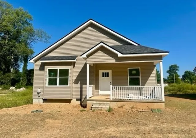 Single family home for sale at 560 Gracie St, Livingston, TN 38570 | MLS# 3593130 | Listing updated on 2026-09-16