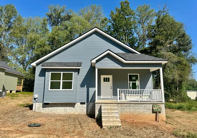 Photo 1 of Single family home for sale at 620 Gracie St, Livingston, TN 38570 | MLS# 3593148 | Listing updated on 2026-09-16
