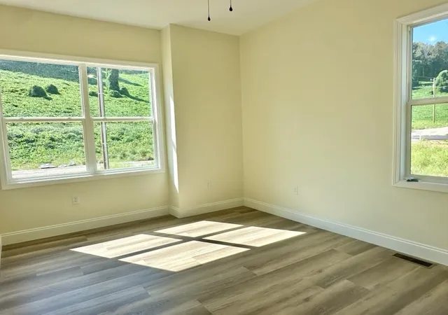 Photo 3 of Single family home for sale at 620 Gracie St, Livingston, TN 38570 | MLS# 3593148 | Listing updated on 2026-09-16
