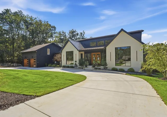 Photo 3 of Sale Pending at 131 Bluff Dr, Winchester, TN 37398 | MLS# 3593781 | Listing updated on 2026-09-24
