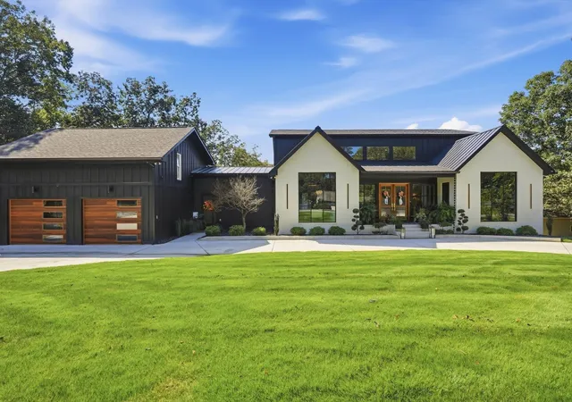 Photo 3 of Sale Pending at 131 Bluff Dr, Winchester, TN 37398 | MLS# 3593781 | Listing updated on 2026-09-24