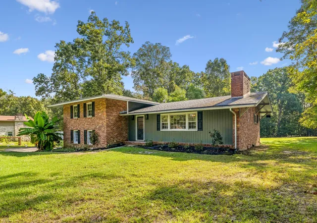 Photo 3 of Single family home for sale at 123 Cedar Hl Dr, Waverly, TN 37185 | MLS# 3593199 | Listing updated on 2026-09-16