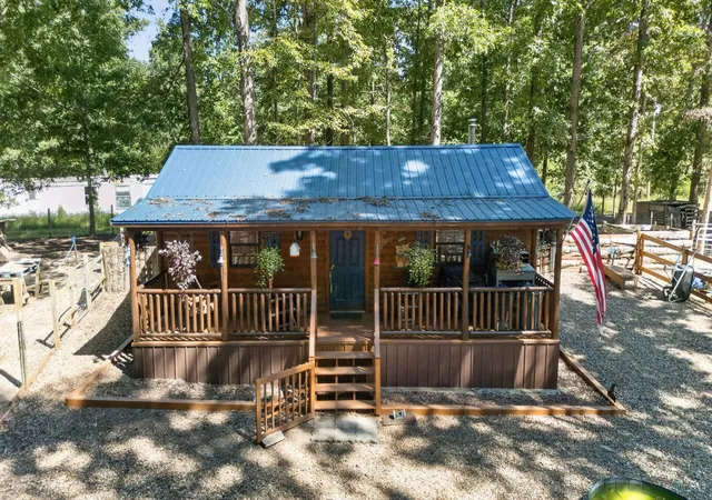 Photo 2 of Single family home for sale at 992 Keel Holw Rd, Erin, TN 37061 | MLS# 3593187 | Listing updated on 2026-09-16
