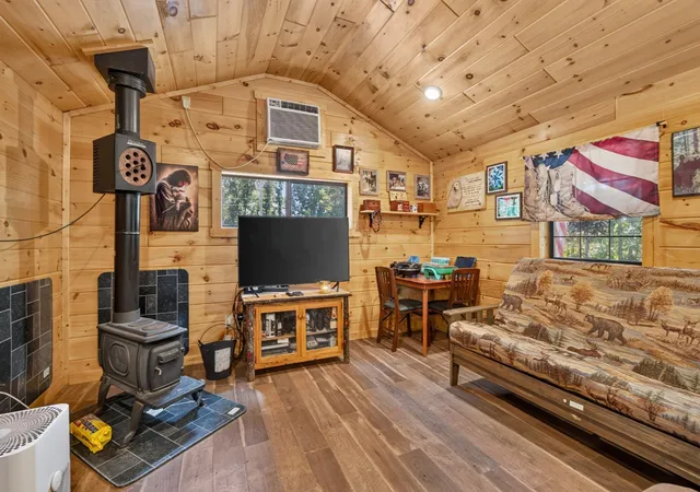 Photo 4 of Single family home for sale at 992 Keel Holw Rd, Erin, TN 37061 | MLS# 3593187 | Listing updated on 2026-09-16