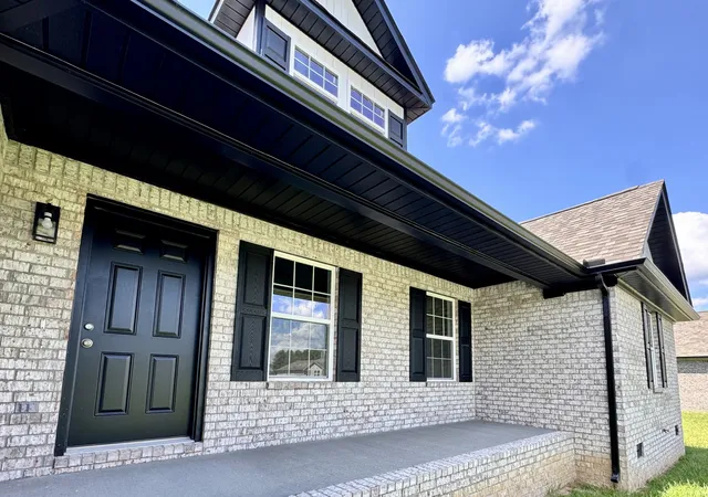 Photo 3 of Single family home for sale at 150 Sundance Dr, Lawrenceburg, TN 38464 | MLS# 3593300 | Listing updated on 2026-09-17